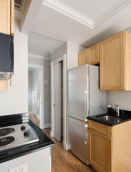 439 West 50th Street - Photo 1