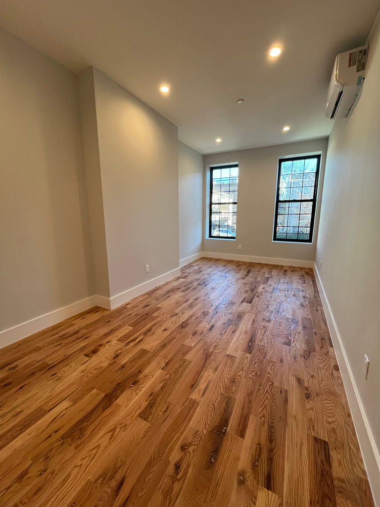 1248 Putnam Avenue - Photo 4