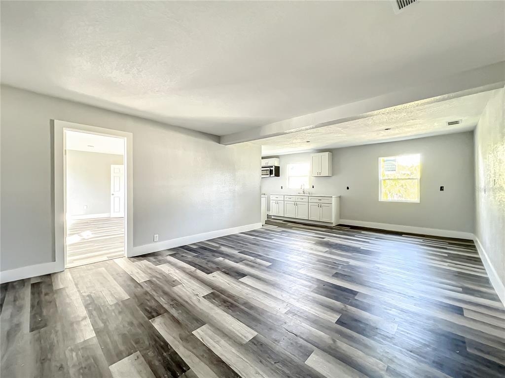 1550 E Bay Street - Photo 2