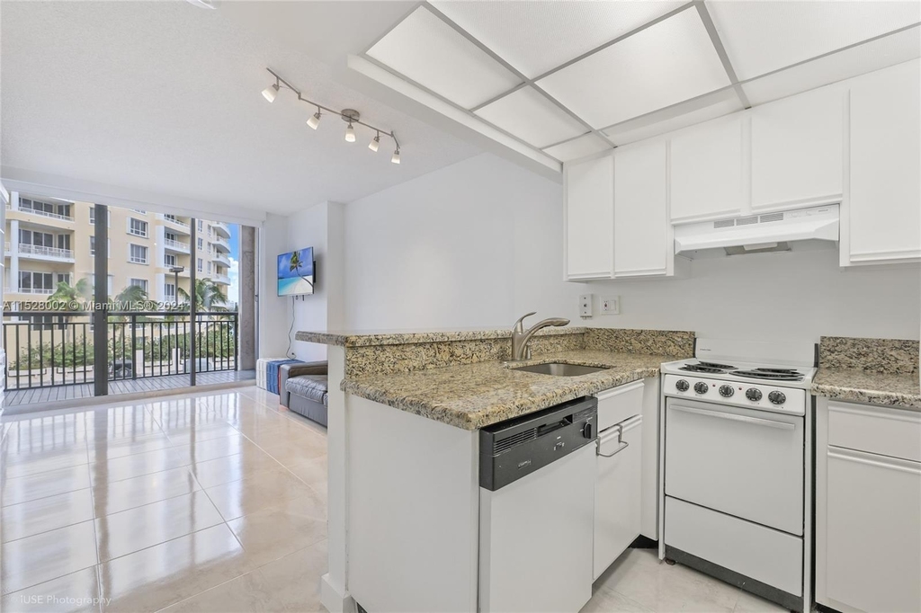 540 Brickell Key Dr - Photo 4