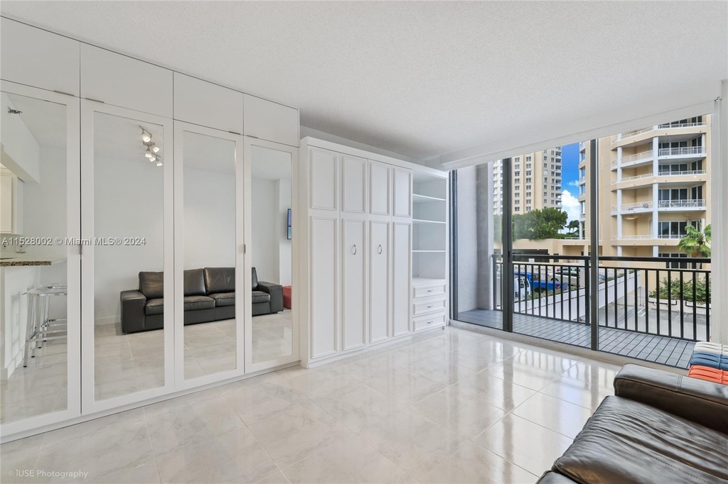 540 Brickell Key Dr - Photo 0