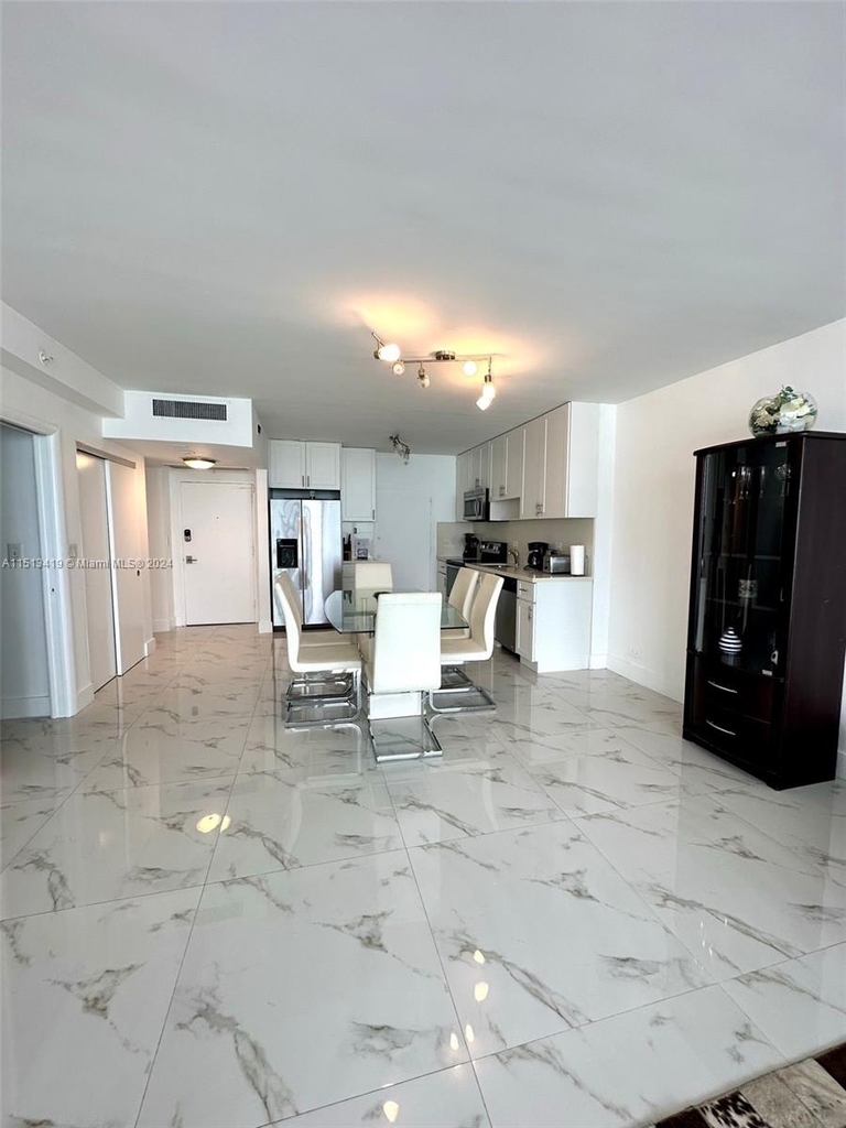 5601 Collins Ave - Photo 8