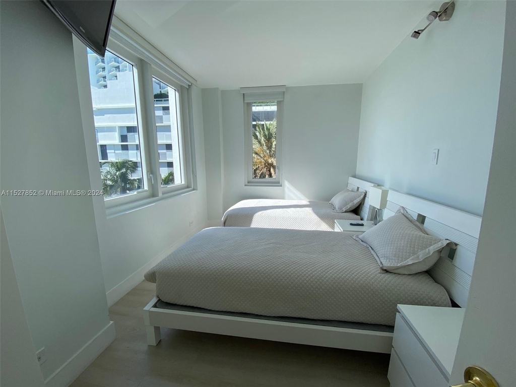 2301 Collins Ave - Photo 6