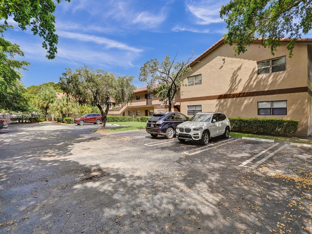 10571 Royal Palm Blvd - Photo 16