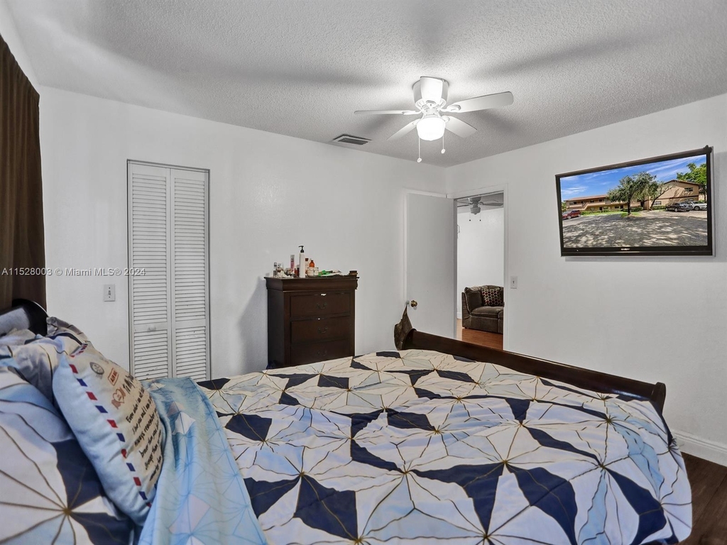 10571 Royal Palm Blvd - Photo 11