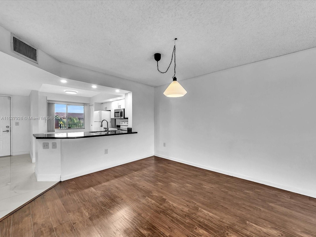 850 Sw 138th Ave - Photo 5