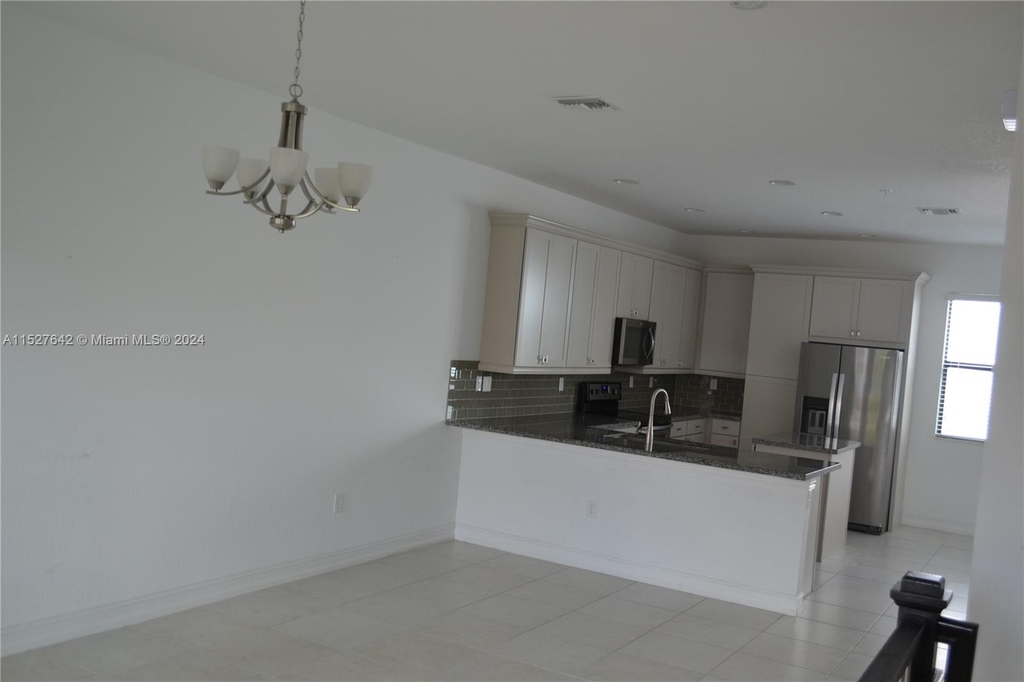 11643 Sw 13th Ct - Photo 7