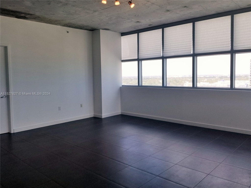 3301 Ne 1 Av - Photo 6