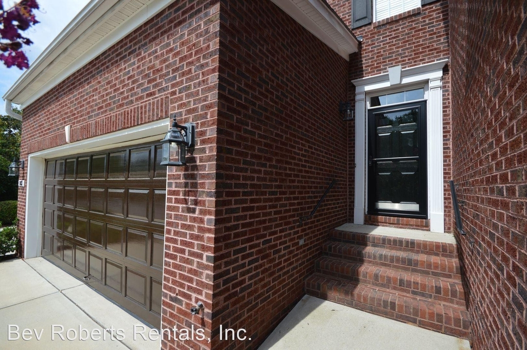 103 Grande Drive - Photo 2