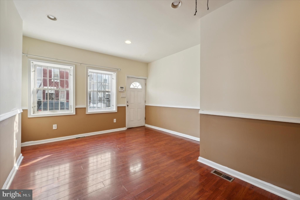 4219 Wallace Street - Photo 2