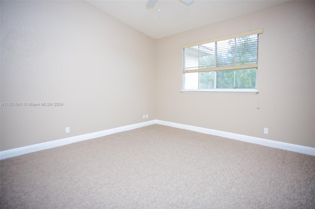 2409 Sw 99th Way - Photo 11