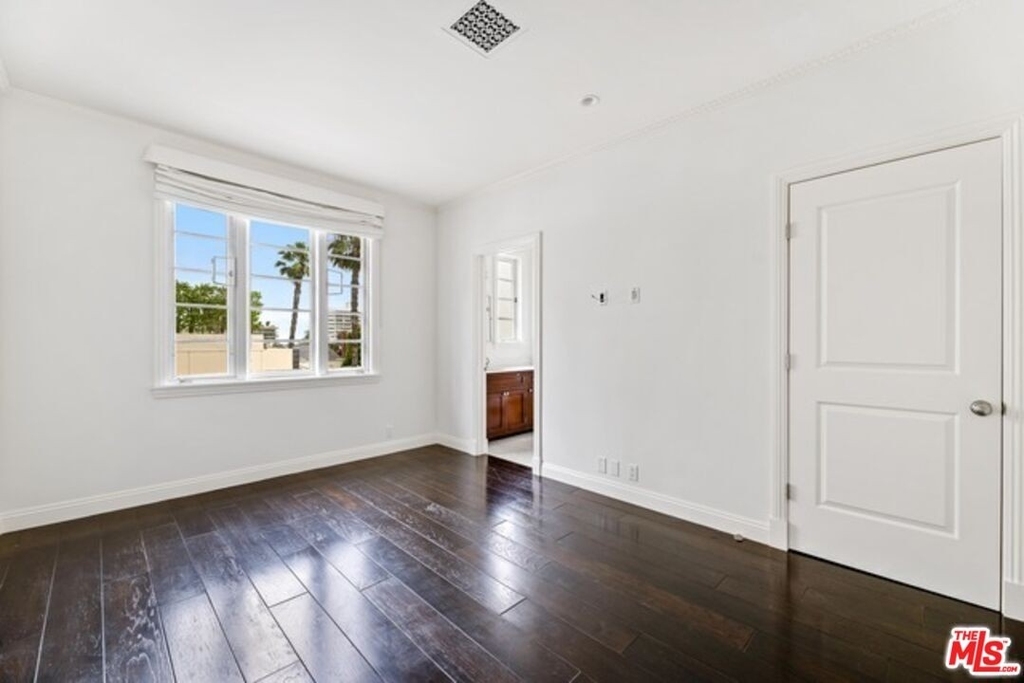 9233 Doheny Road - Photo 13