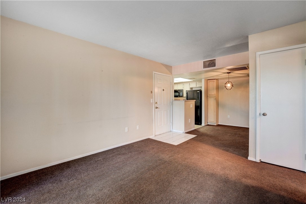 8070 Russell - Photo 5