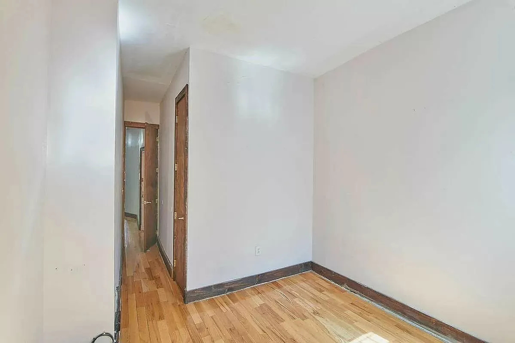 886 Flushing Avenue - Photo 3