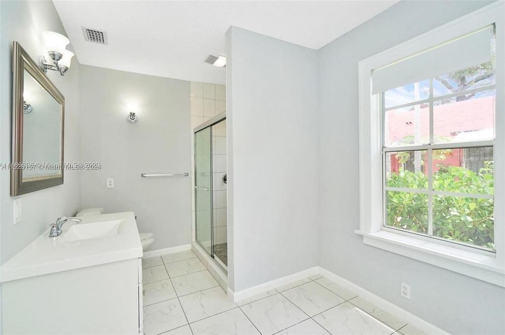 1654 Sw 14th Ter - Photo 12