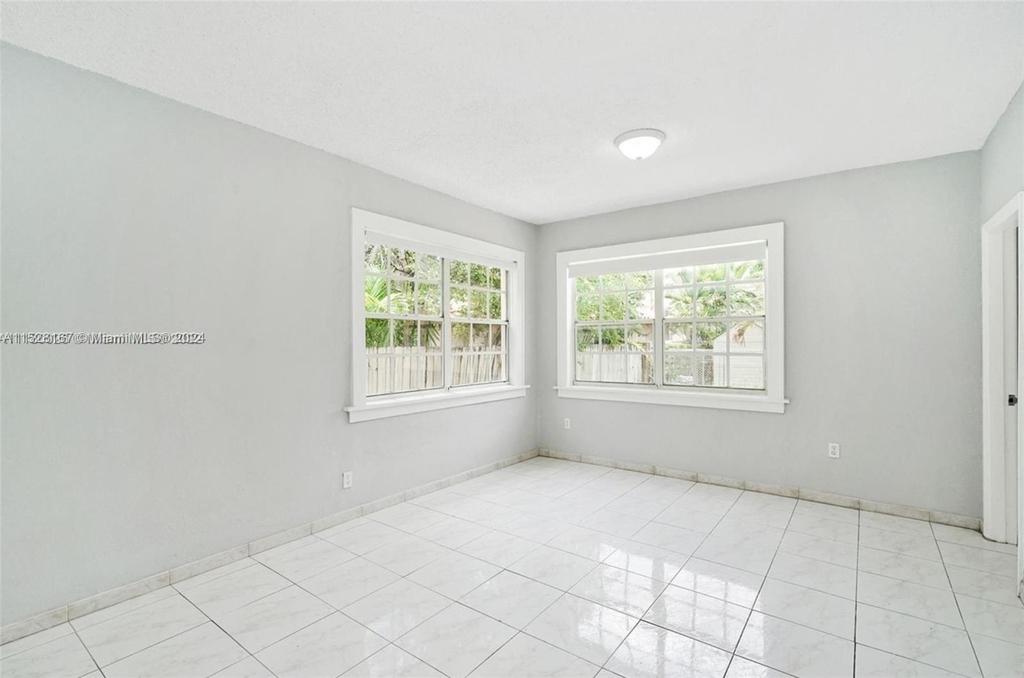 1654 Sw 14th Ter - Photo 10