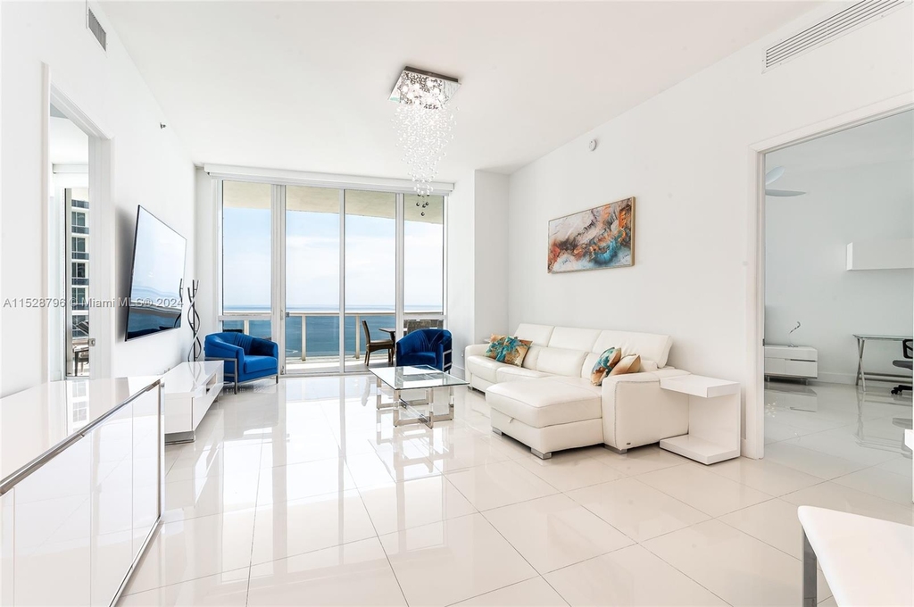 15901 Collins Ave - Photo 6