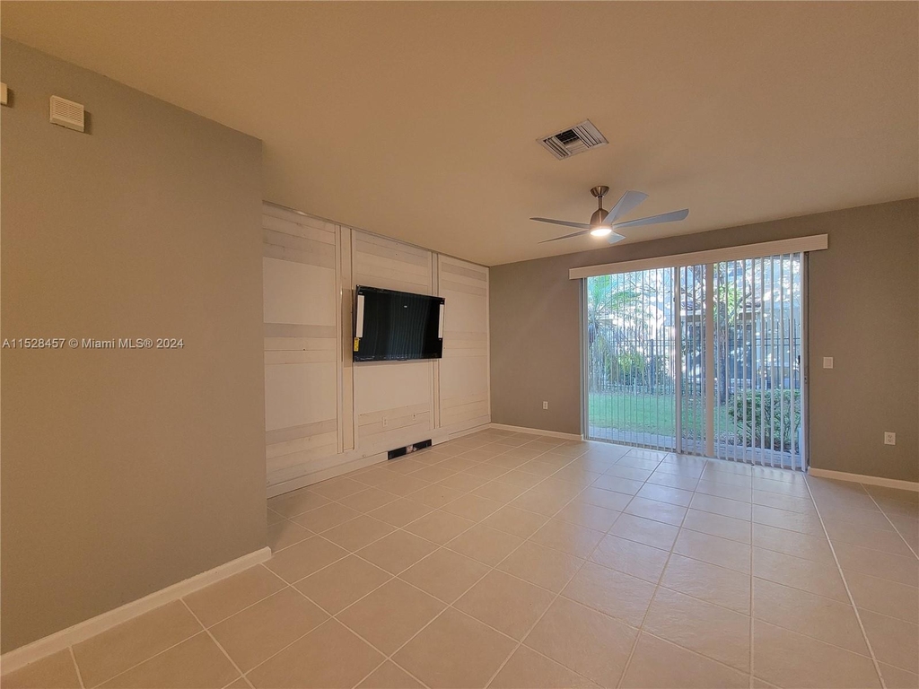 2761 Sw 82nd Ave - Photo 3