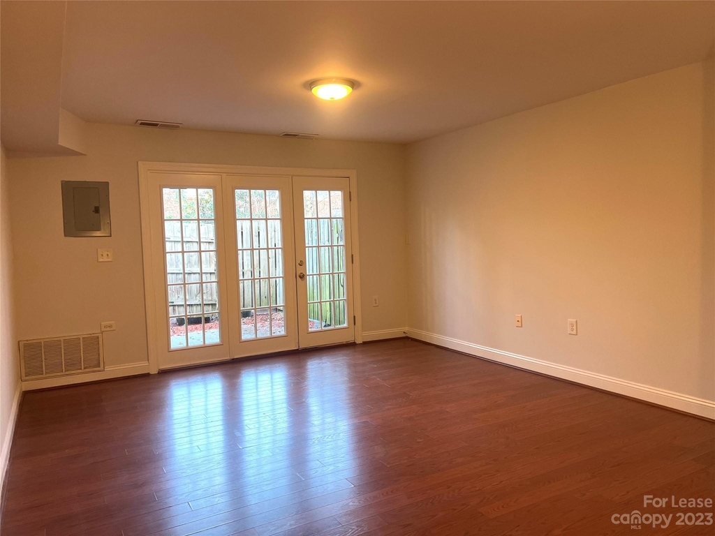 1207 Green Oaks Lane - Photo 2