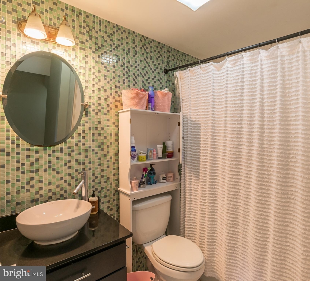 2625 Catharine Street - Photo 21