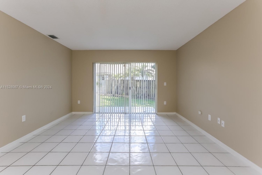 2565 Nw 80th Ave - Photo 14