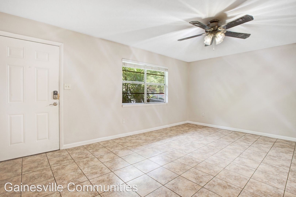 2330 Sw 35th Place - Photo 12