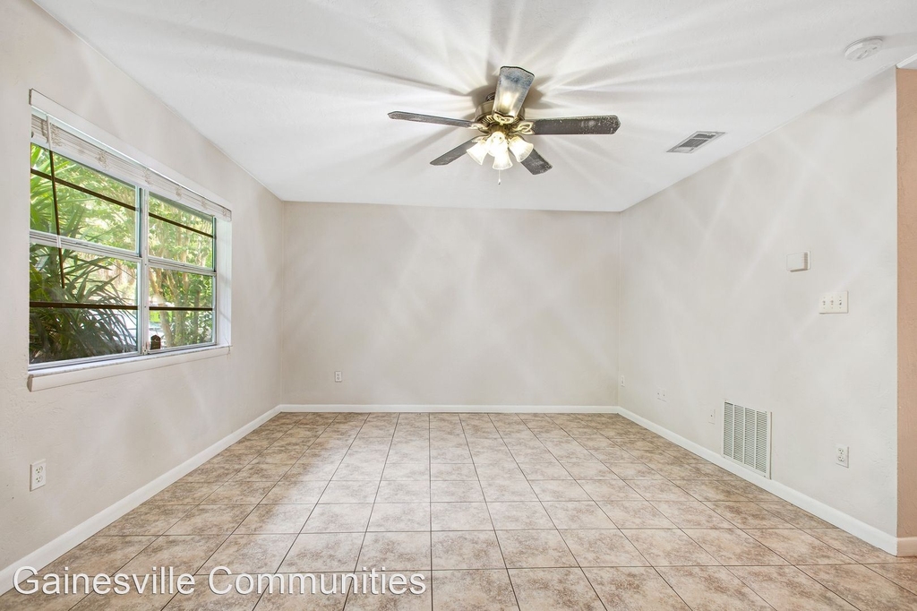 2330 Sw 35th Place - Photo 13