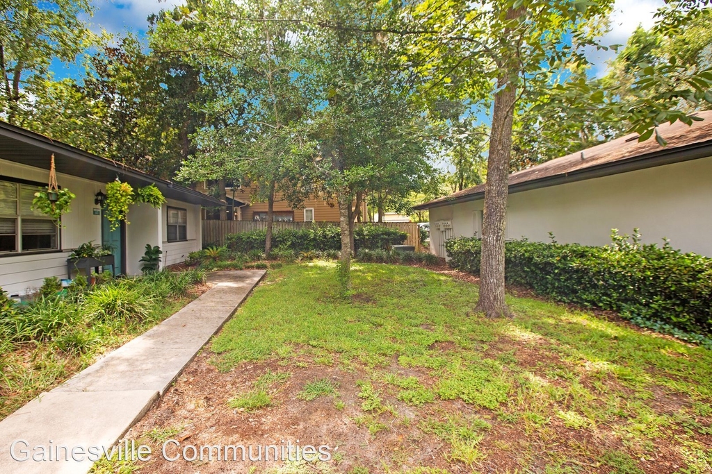 2330 Sw 35th Place - Photo 8