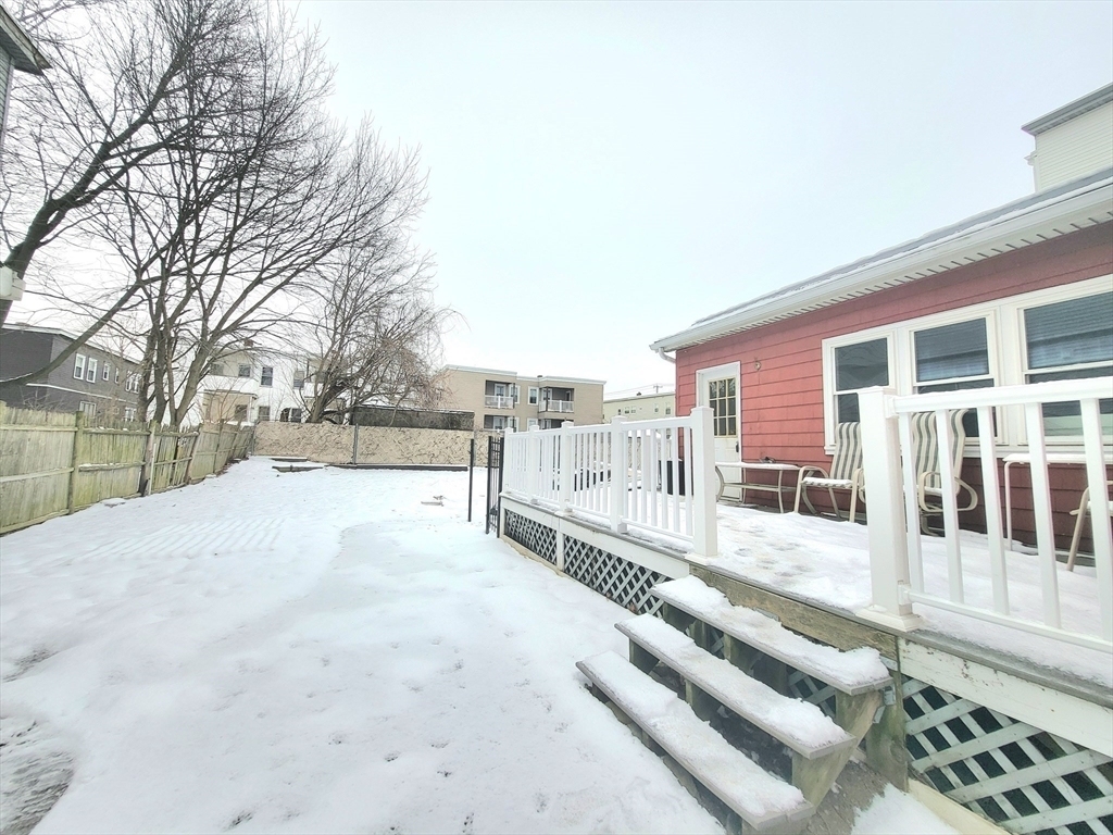 140 Irving St - Photo 14