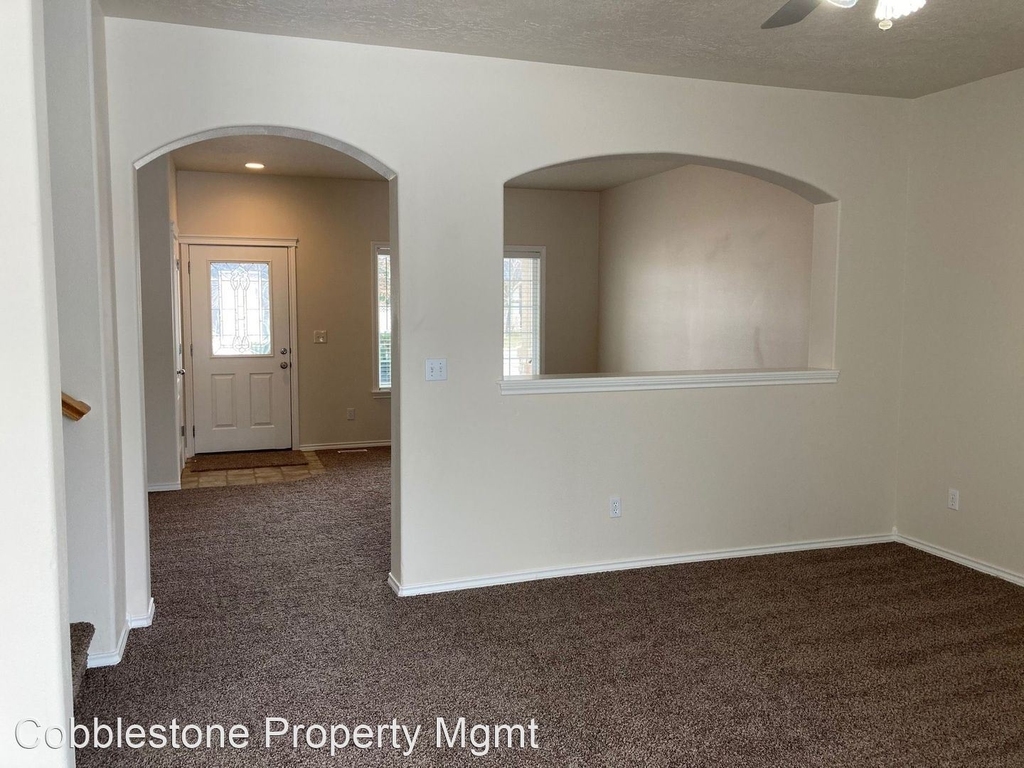 5193 N Toscana Ave - Photo 2