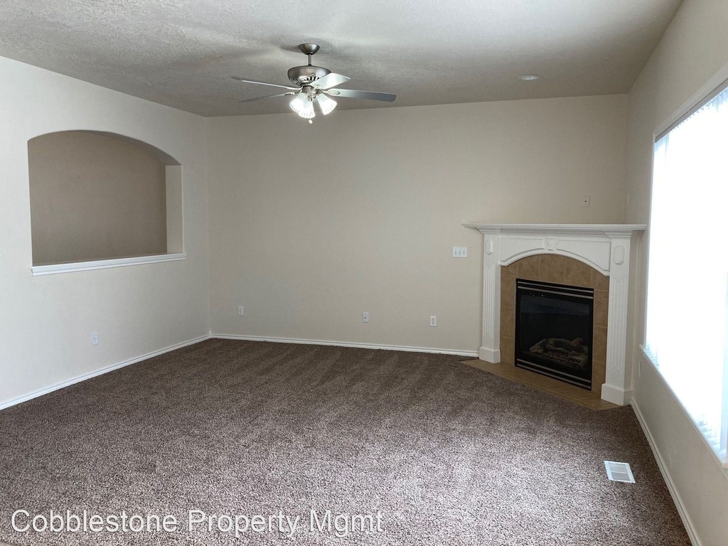 5193 N Toscana Ave - Photo 3