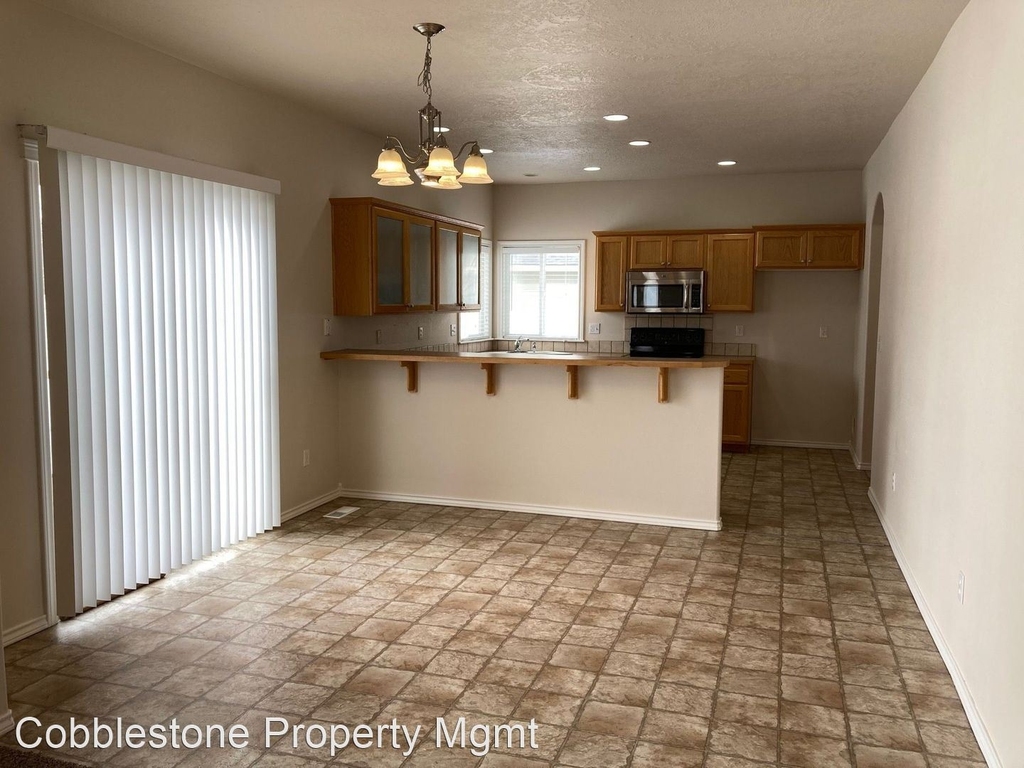 5193 N Toscana Ave - Photo 4