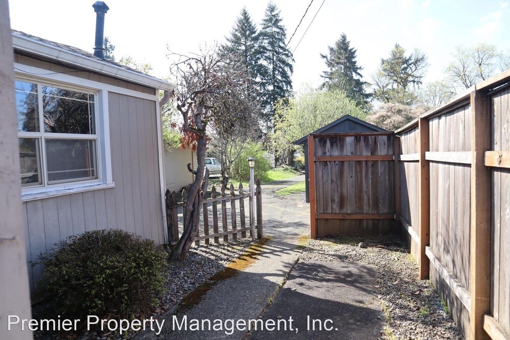 7606 1/2 Se Maple Ave - Photo 2