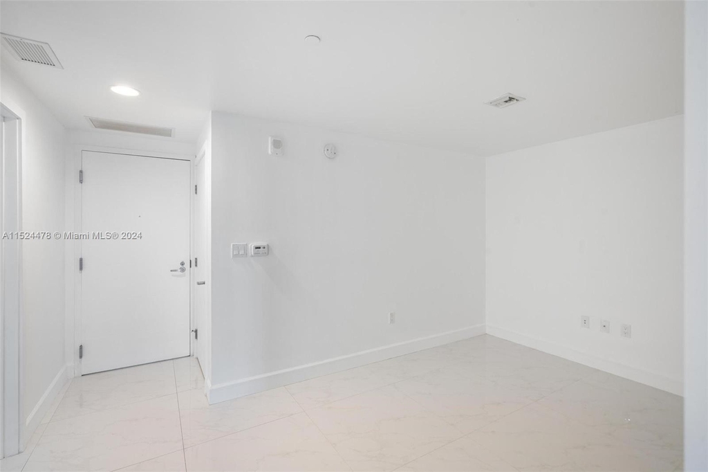 16385 Biscayne Blvd - Photo 30