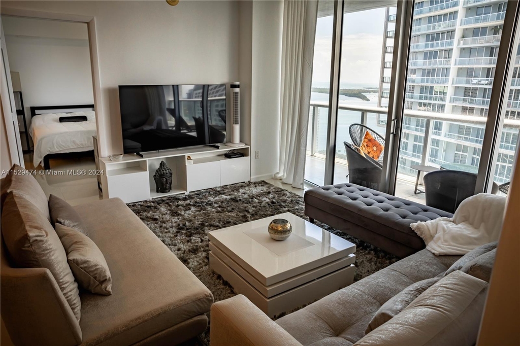 475 Brickell Ave - Photo 4