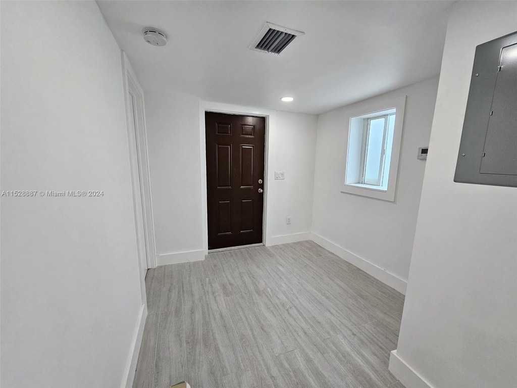 1488 Nw 33rd St - Photo 2