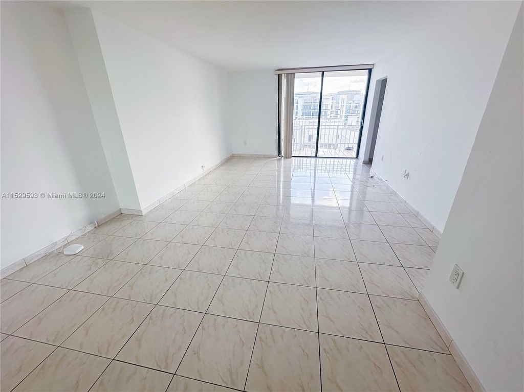 6061 Collins Ave - Photo 8