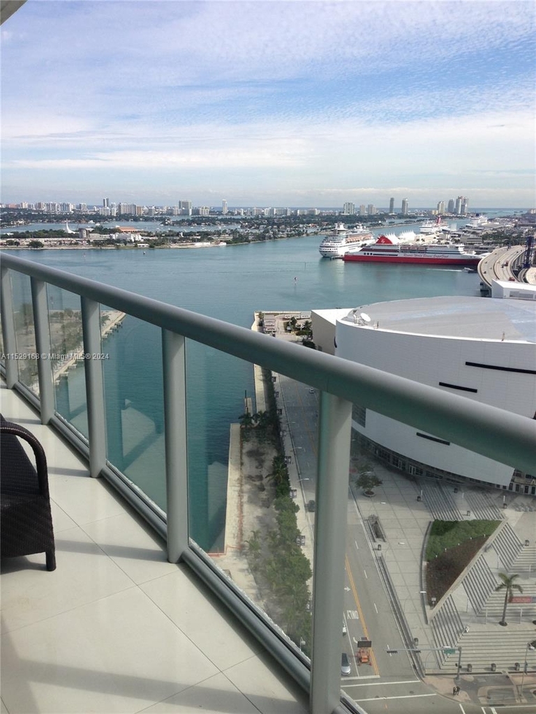 888 Biscayne Blvd - Photo 18