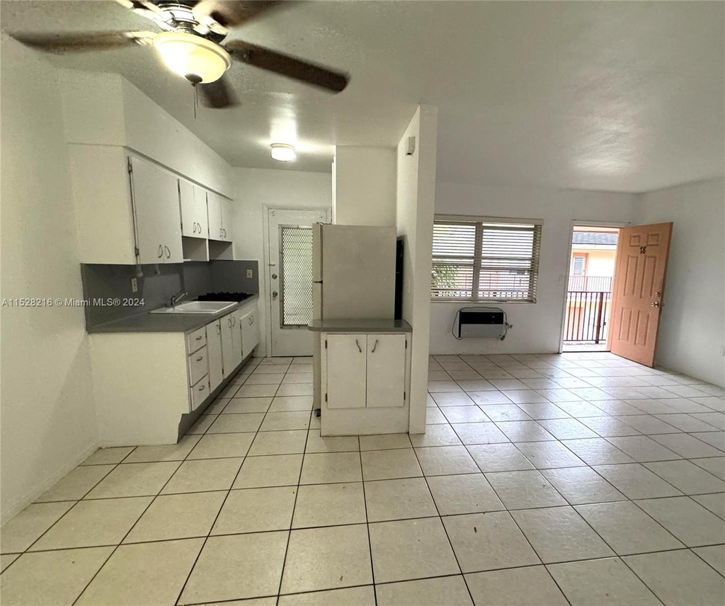 1250 S Alhambra Cir - Photo 0