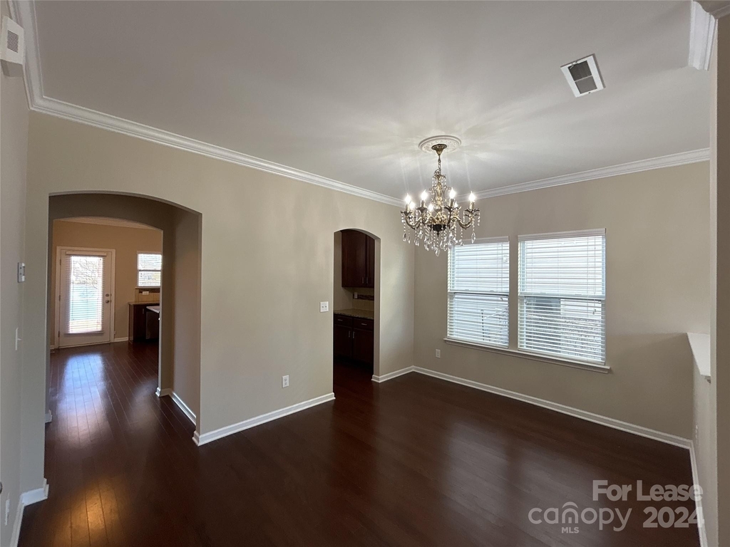 623 Dewey Court - Photo 8