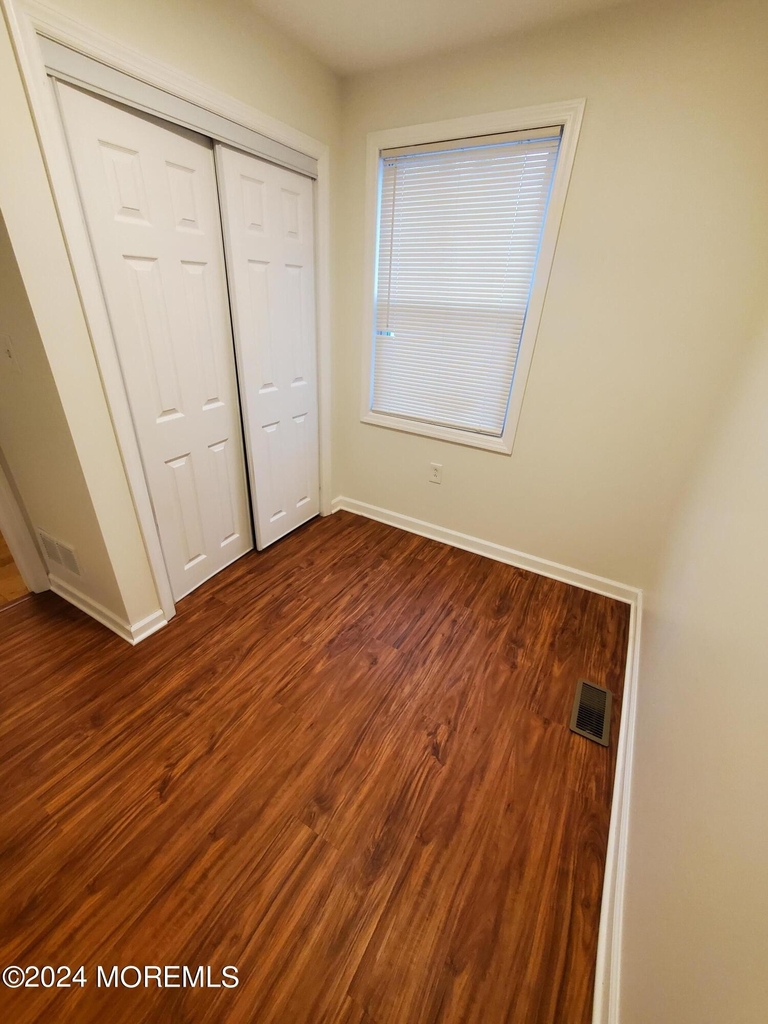 710 Monmouth Parkway - Photo 8
