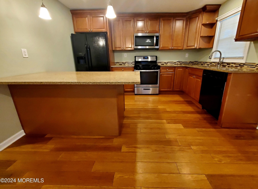 710 Monmouth Parkway - Photo 2