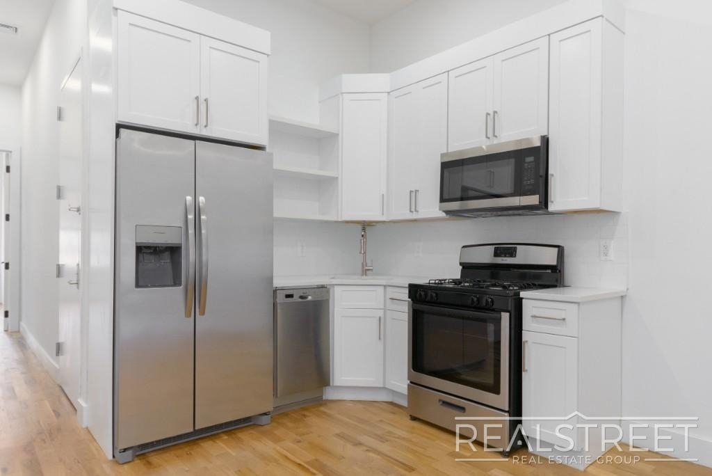 1144 Lafayette Ave - Photo 1