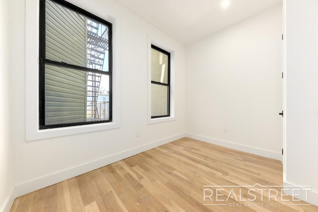 1144 Lafayette Ave - Photo 6