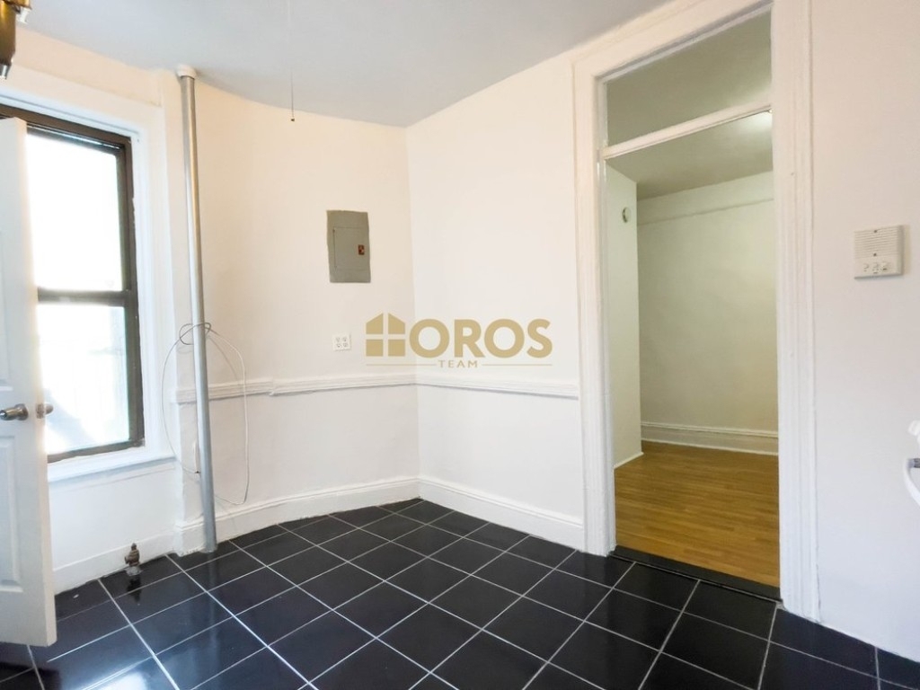 558 Broome Street - Photo 2