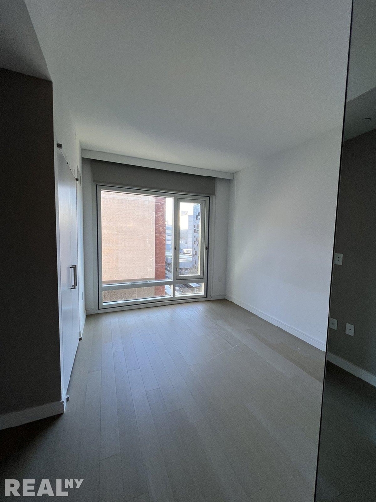 Eleventh Avenue - Photo 14