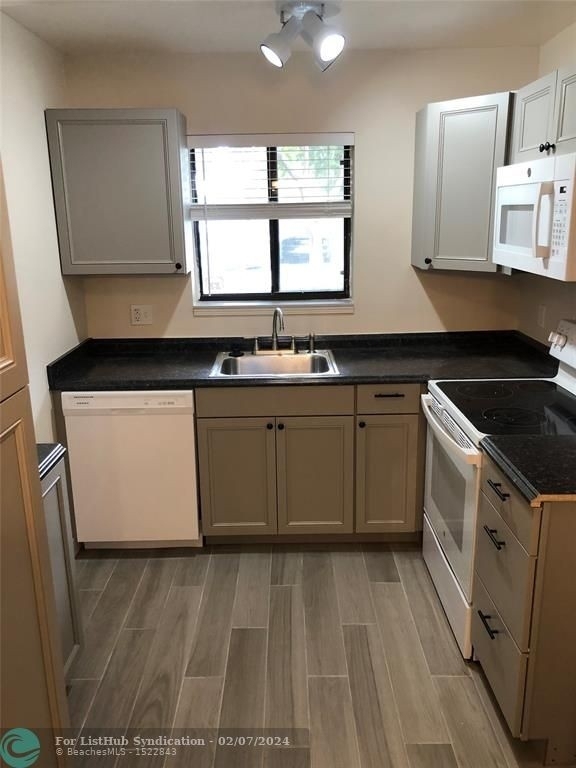 1205 S Flagler Ave - Photo 1