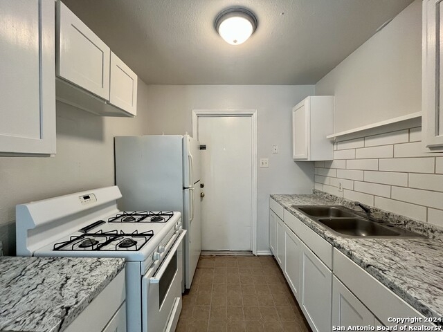 349 Tarasco St - Photo 3