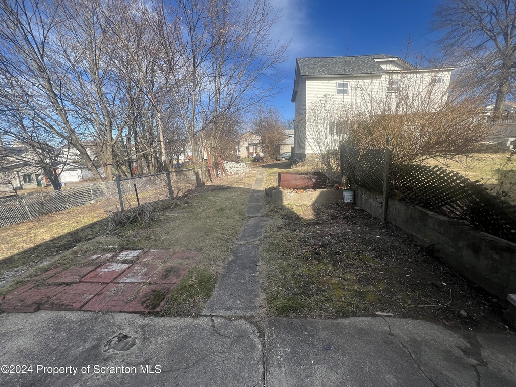 729 Maple Street - Photo 2