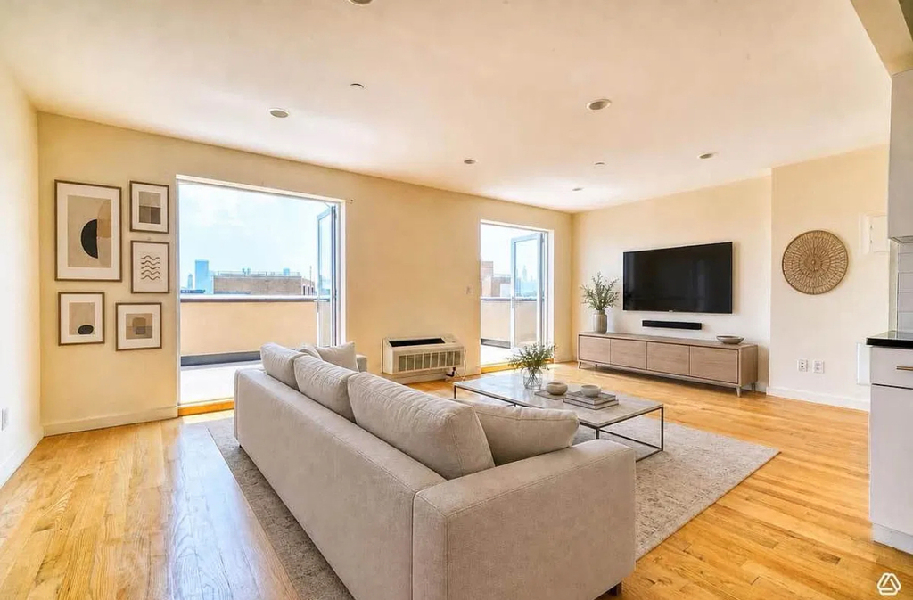 23-15 Astoria Boulevard - Photo 2